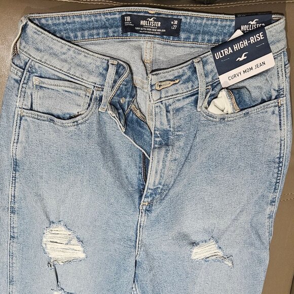 Hollister Ultra High-Rise Curvy Mom Jeans - Light Blue - Picture 1 of 3